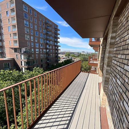 Deluxe Double Bed In Shared Apt Near Canary Wharf, City Airport & O2 Arena With Thames View Лондон Екстериор снимка