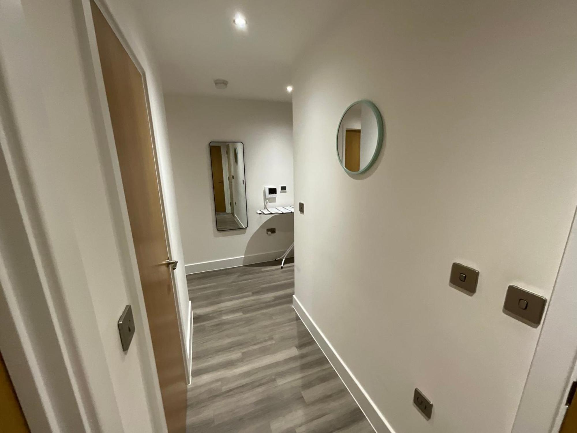 Deluxe Double Bed In Shared Apt Near Canary Wharf, City Airport & O2 Arena With Thames View Лондон Екстериор снимка