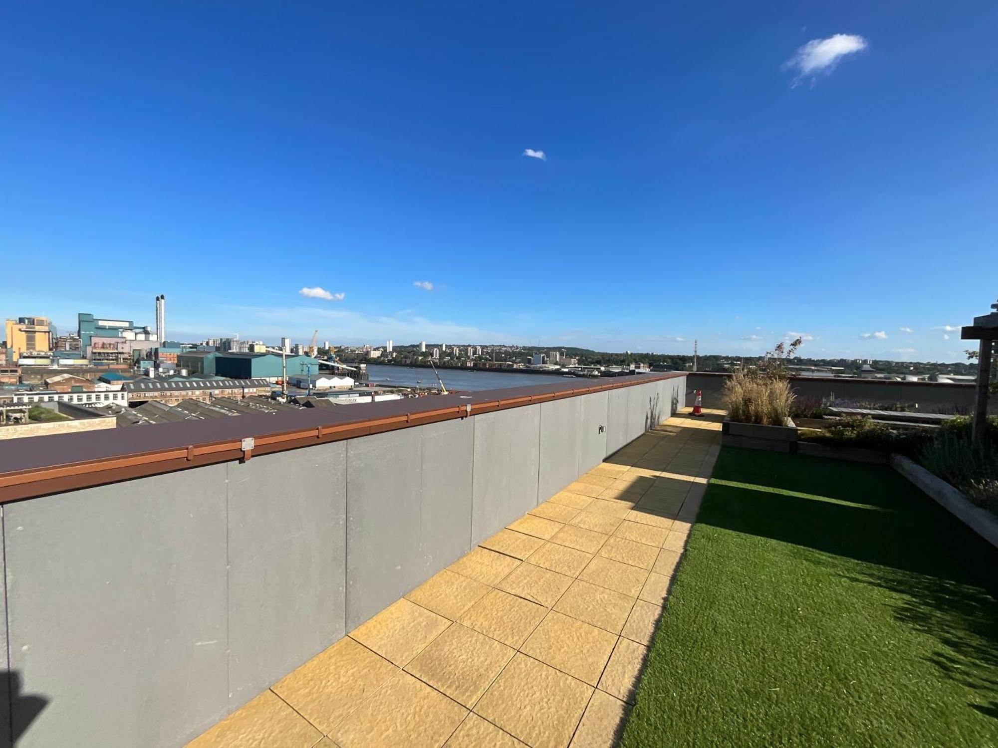 Deluxe Double Bed In Shared Apt Near Canary Wharf, City Airport & O2 Arena With Thames View Лондон Екстериор снимка