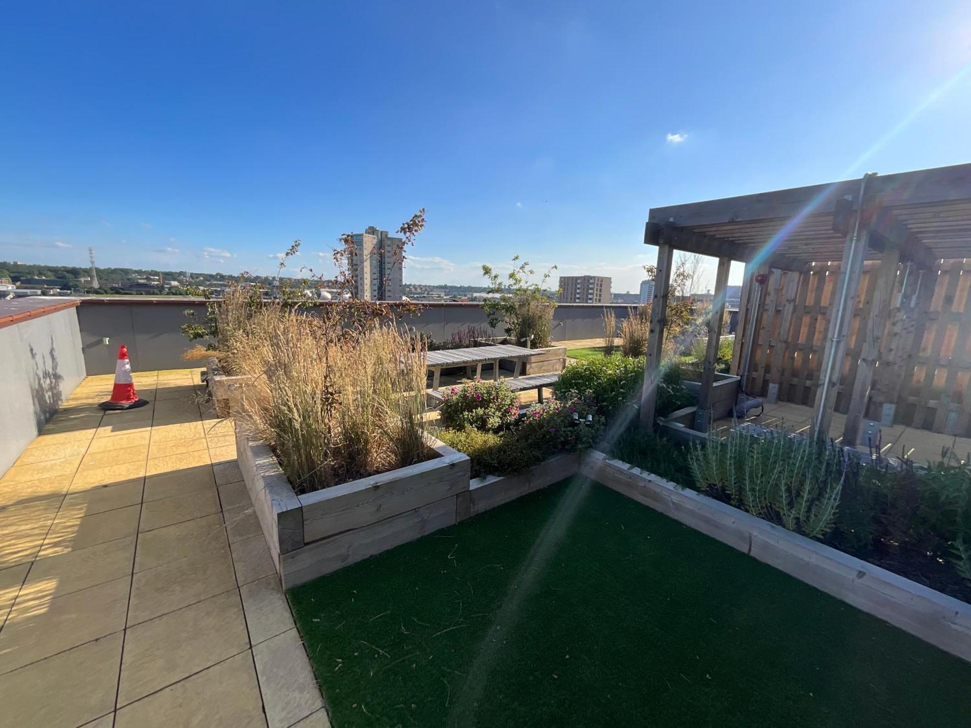 Deluxe Double Bed In Shared Apt Near Canary Wharf, City Airport & O2 Arena With Thames View Лондон Екстериор снимка
