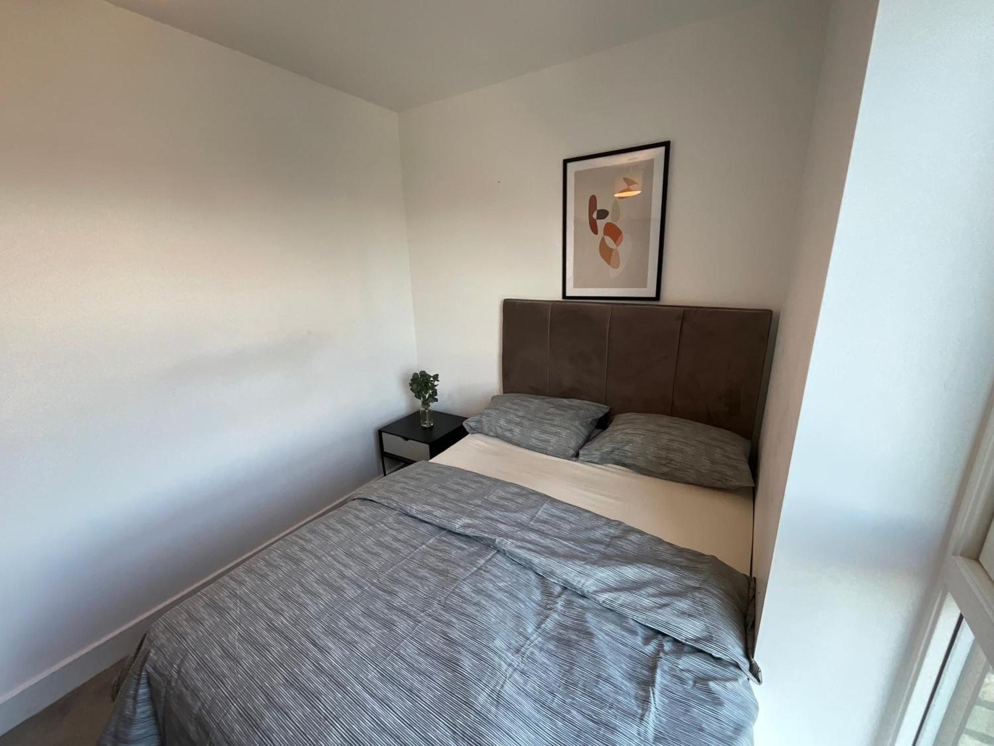 Deluxe Double Bed In Shared Apt Near Canary Wharf, City Airport & O2 Arena With Thames View Лондон Екстериор снимка