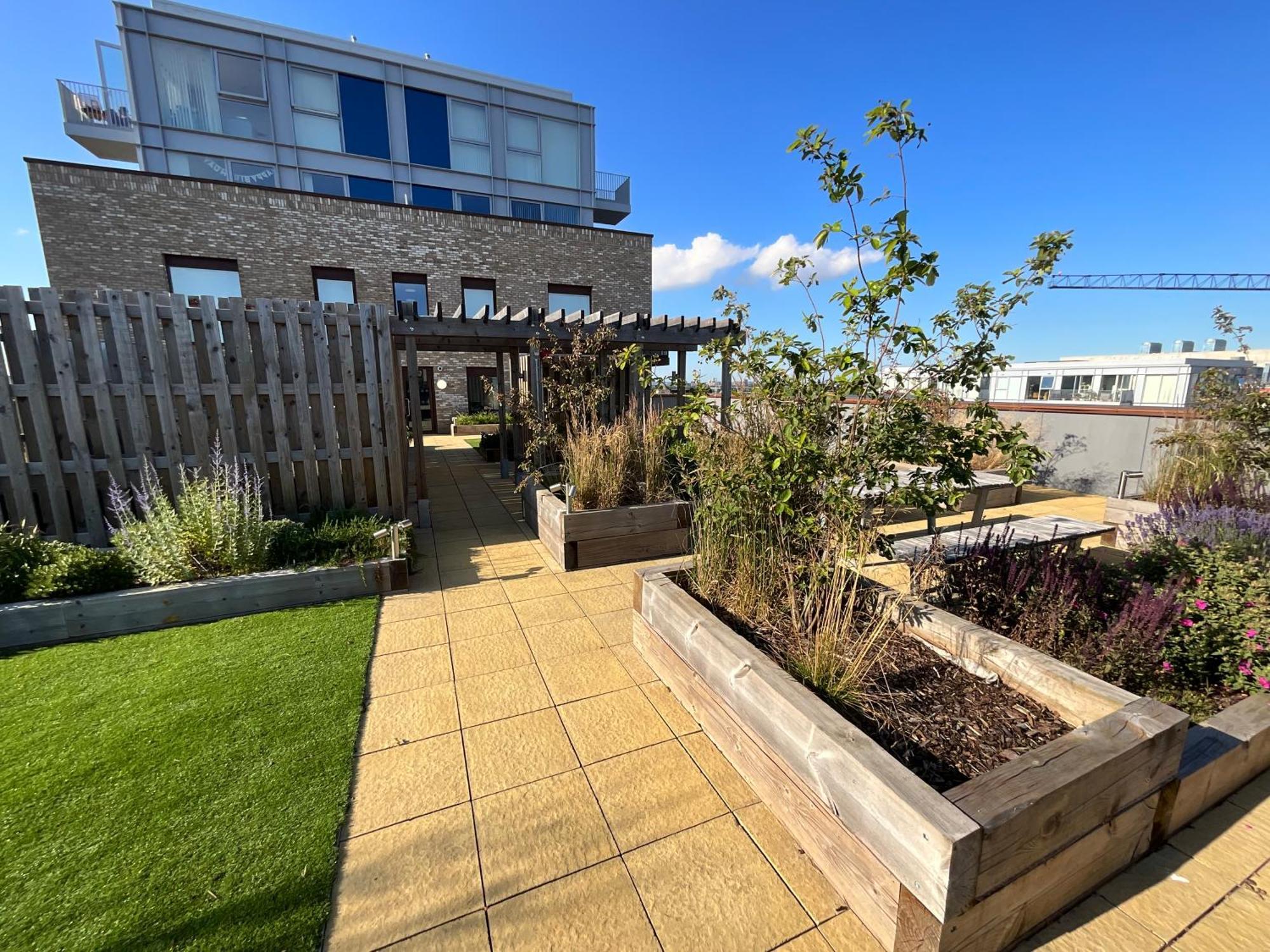 Deluxe Double Bed In Shared Apt Near Canary Wharf, City Airport & O2 Arena With Thames View Лондон Екстериор снимка