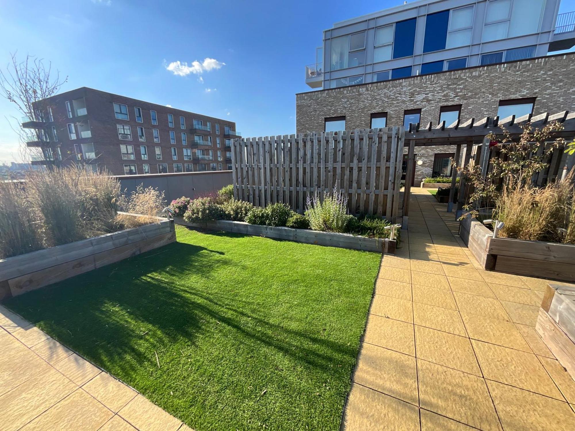 Deluxe Double Bed In Shared Apt Near Canary Wharf, City Airport & O2 Arena With Thames View Лондон Екстериор снимка