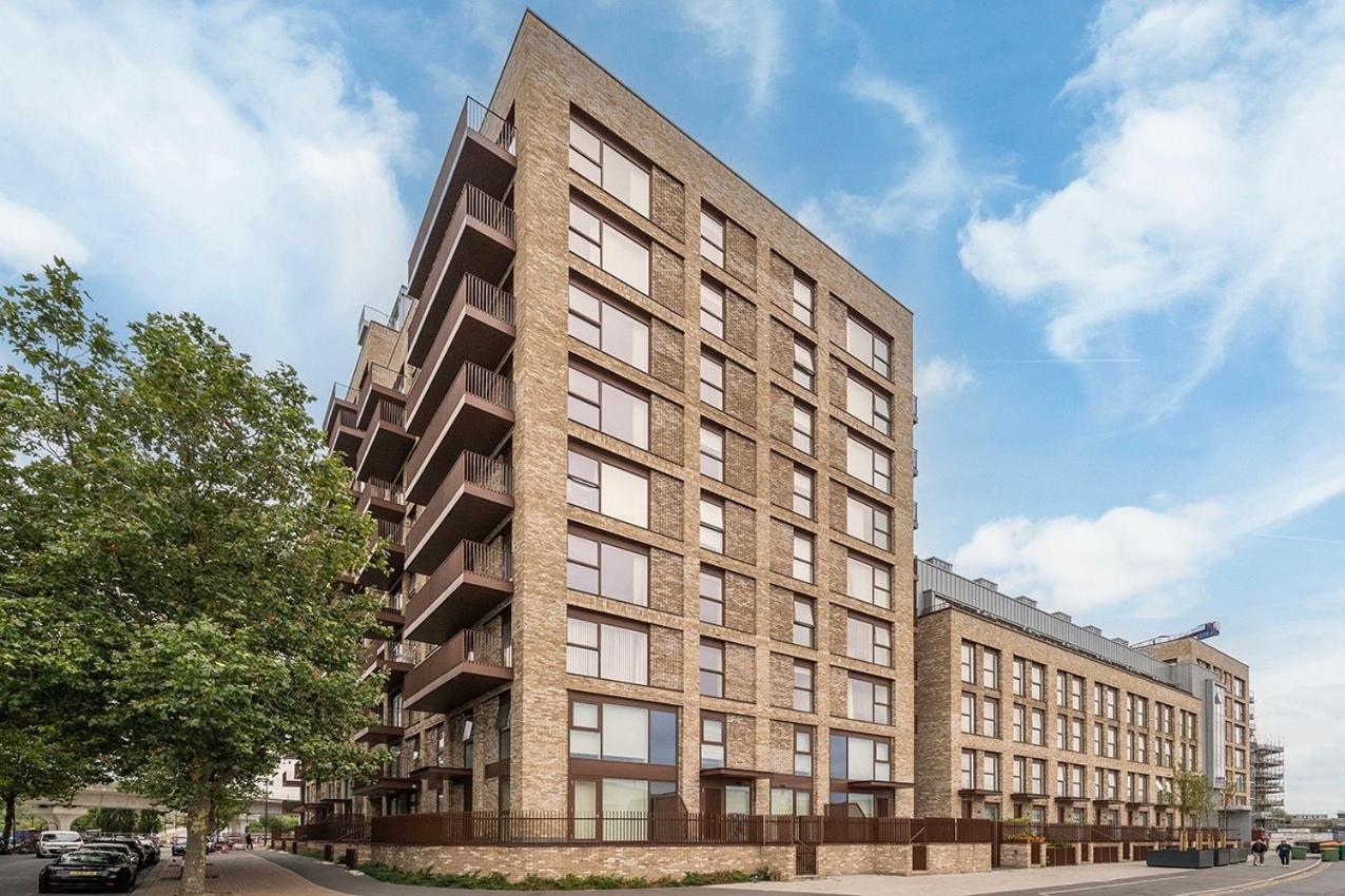 Deluxe Double Bed In Shared Apt Near Canary Wharf, City Airport & O2 Arena With Thames View Лондон Екстериор снимка