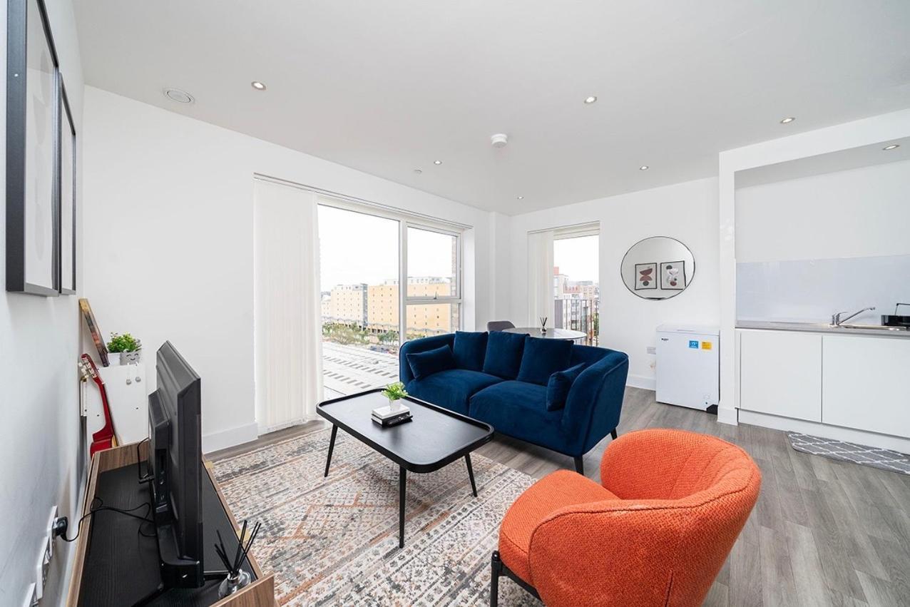 Deluxe Double Bed In Shared Apt Near Canary Wharf, City Airport & O2 Arena With Thames View Лондон Екстериор снимка