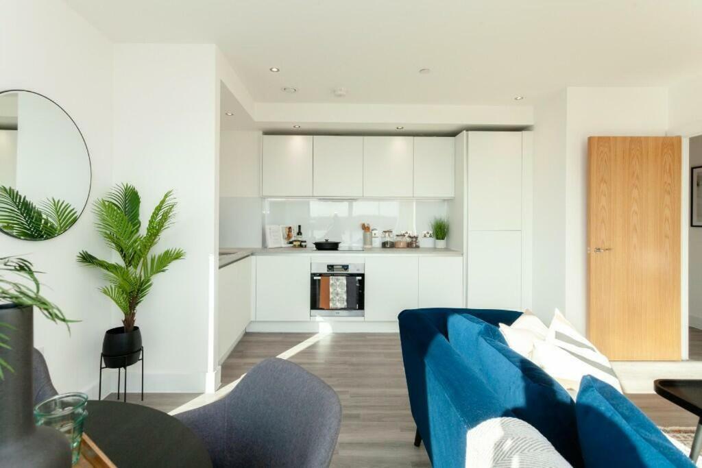 Deluxe Double Bed In Shared Apt Near Canary Wharf, City Airport & O2 Arena With Thames View Лондон Екстериор снимка